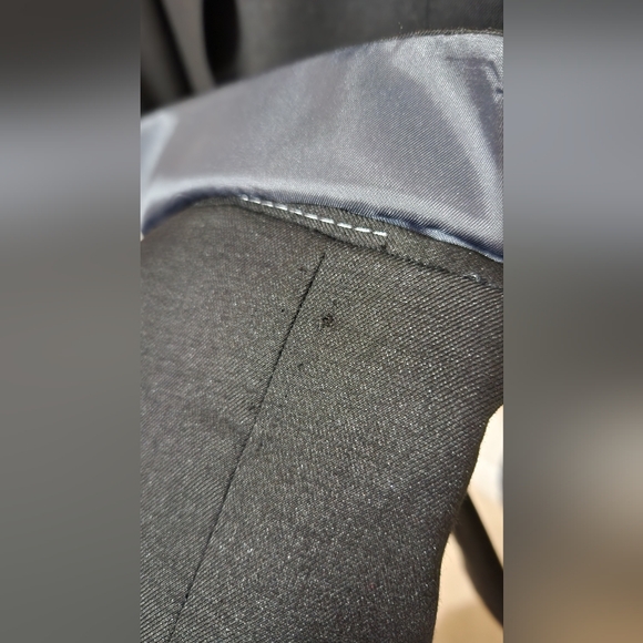 Men's Black Suit Ensemble - Picture 4 of 6